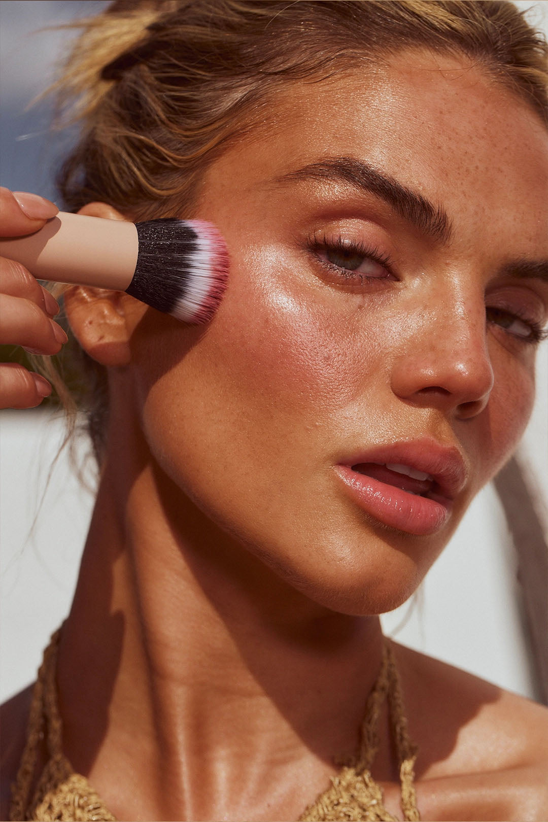 Blending Face Brush - + LUX UNFILTERED